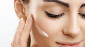 Cuida tu rostro con peeling facial y mascarilla nutritiva